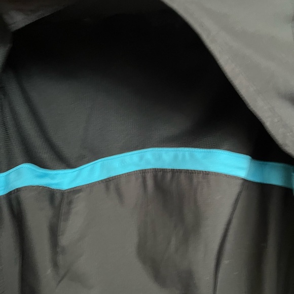 L ASICS running jacket - Picture 4 of 11